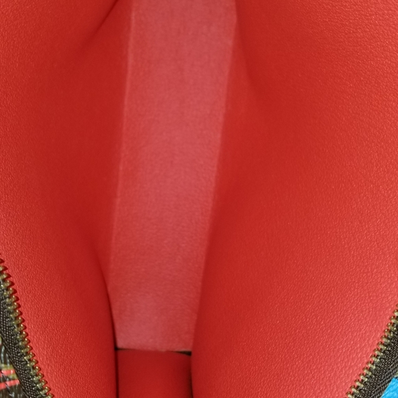 🎉SALE🎉Louis Vuitton 26 pouch - Picture 10 of 14